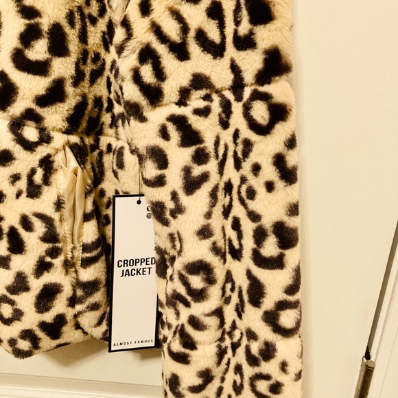 COME UP FASHIONISTA: Almost Famous faux fur cheetah print crop jacket. Medium. - Picture 4 of 6